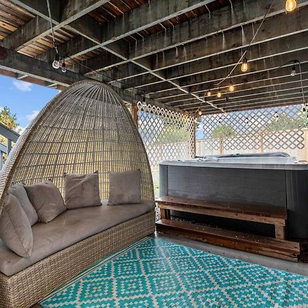 شقة Pacific Nw Gem W/Hot-Tub 15 Minutes Airport. أوبورن المظهر الخارجي الصورة